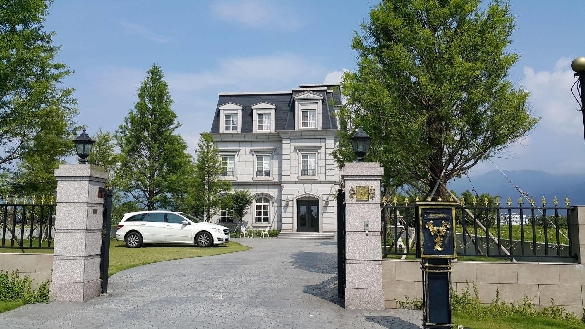 Haut Rhin Villa Yilan Exterior photo
